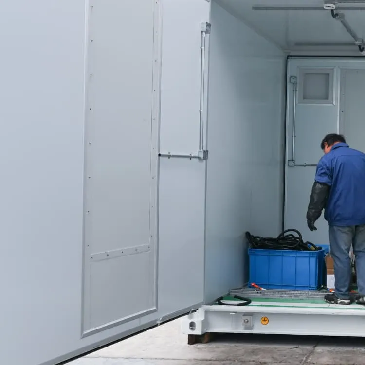 Immersed liquid-cooled energy storage batteries